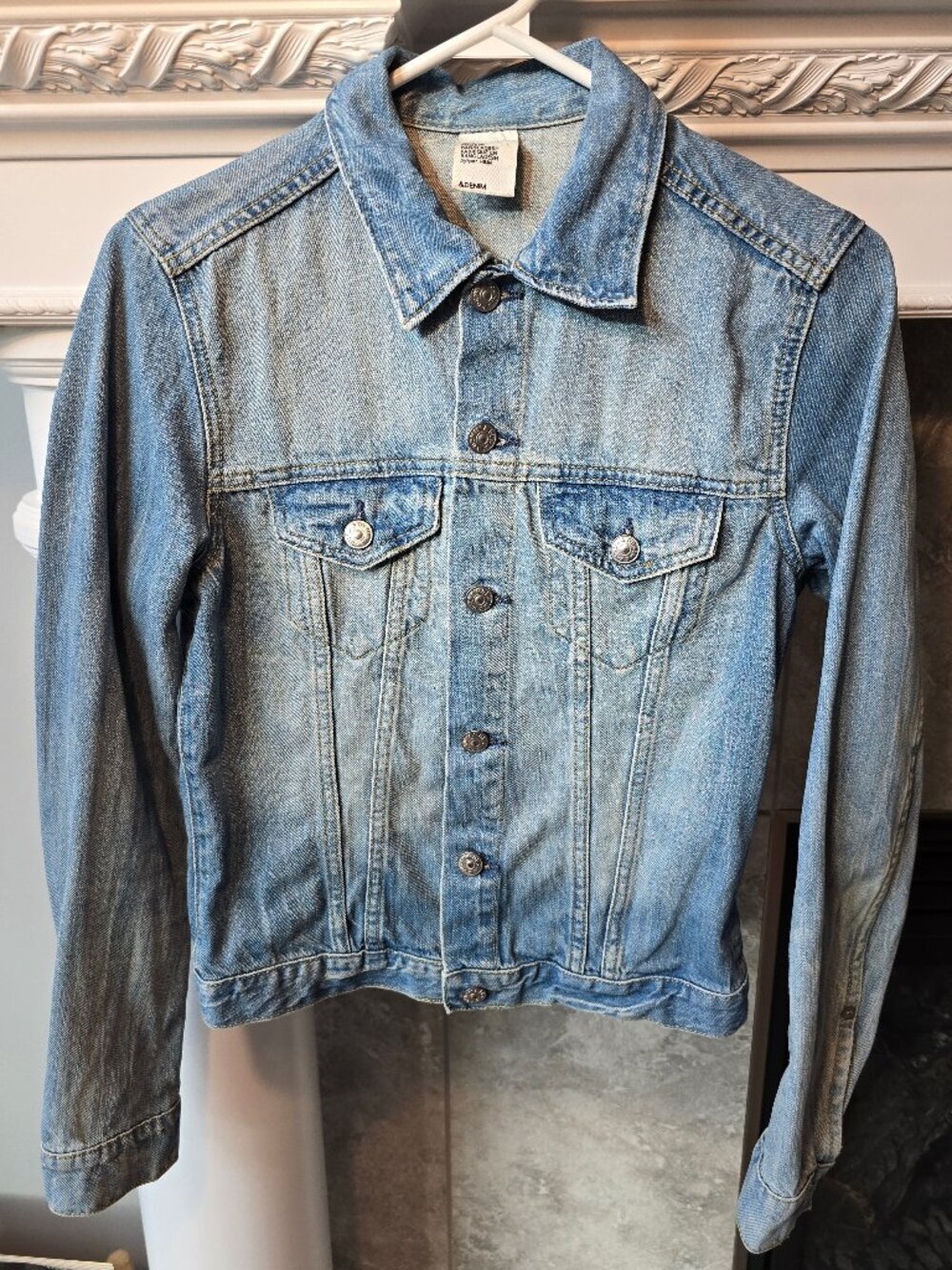 H&M &Denim light-wash jeans jacket, retro look  size 6